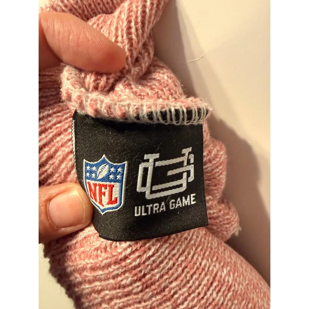 Pink & white raiders NFL hat and glove set with Pom Pom that is removable